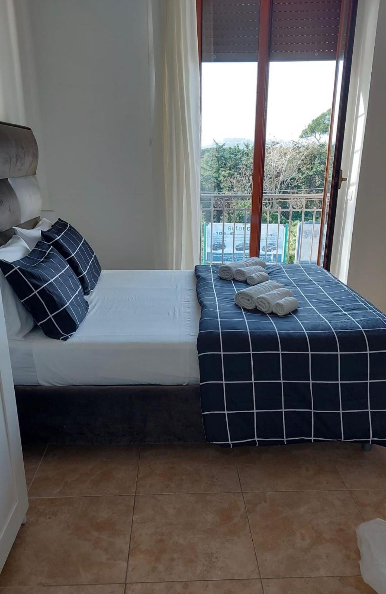 Miris Home Fast And Comfortable With Self Check In 8 Minutes Walk Near Naples Airport Exteriör bild