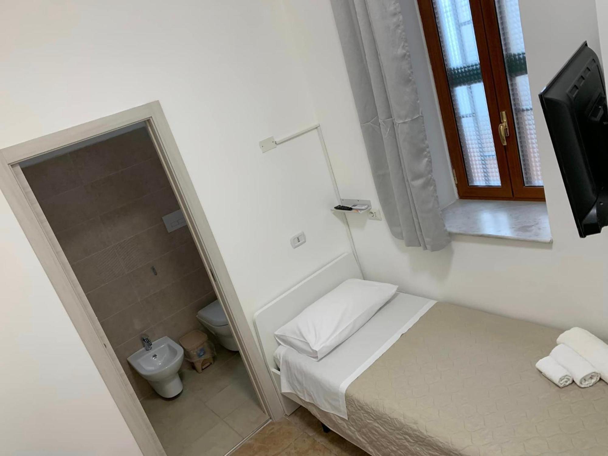 Miris Home Fast And Comfortable With Self Check In 8 Minutes Walk Near Naples Airport Exteriör bild